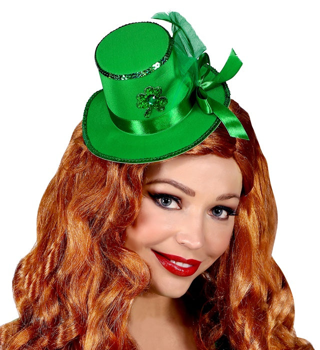 Grüner Minizylinder mit Haarclips als St. Patrick's Day Kopfschmuck