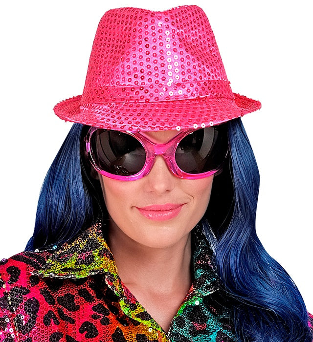 Neon pinker Fedora-Hut mit glitzernden Pailletten als Fasnacht-Accessoire