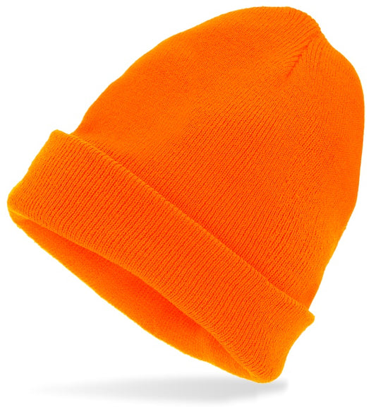Neon orange Beanie Mütze in Wolloptik auf neutralem Hintergrund