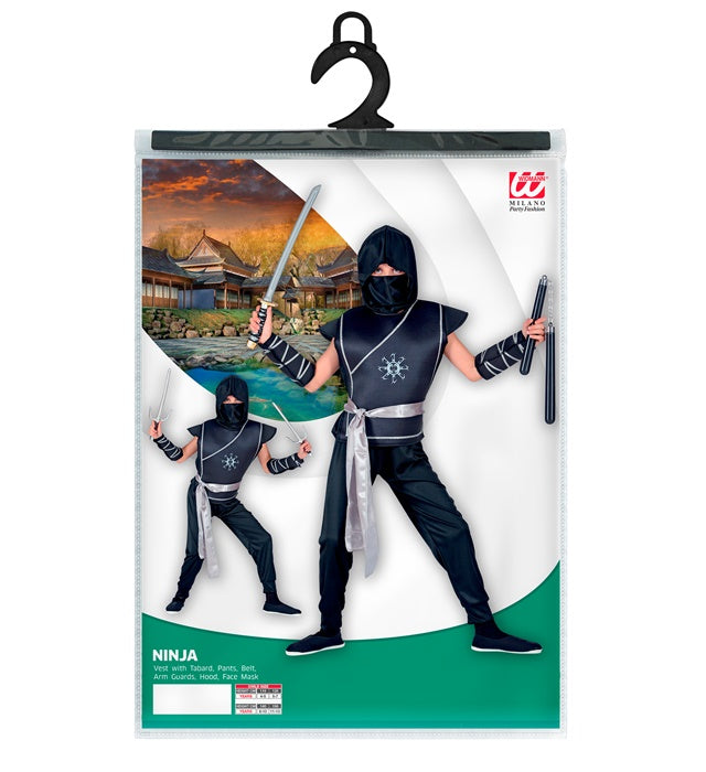 Ninja-Kostüm Set mit Weste, Hose, Gürtel, Armschonern und Maske auf weißem Hintergrund