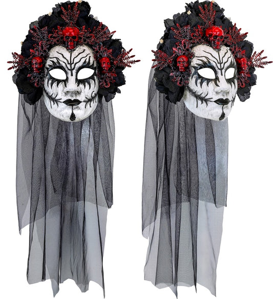 Königin der Toten Maske mit schwarzen Rosen und Schleier auf weißem Hintergrund