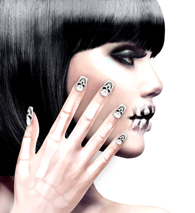 Set aus 12 selbstklebenden Fingernägeln mit schaurigen Totenkopf-Motiven