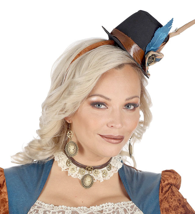 Steampunk Halsband aus schwarzer Spitze mit Kamee-Relief Ohrringen auf weißem Hintergrund