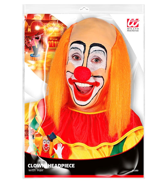 Clownglatze mit leuchtend orangen Haaren auf neutralem Hintergrund