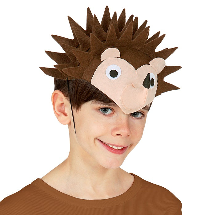Igelhut aus braunem Filz mit Igel-Design auf weißem Hintergrund