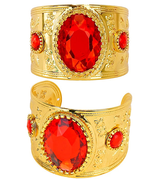 Golden glänzendes Armband mit rotem Edelstein auf weißem Hintergrund