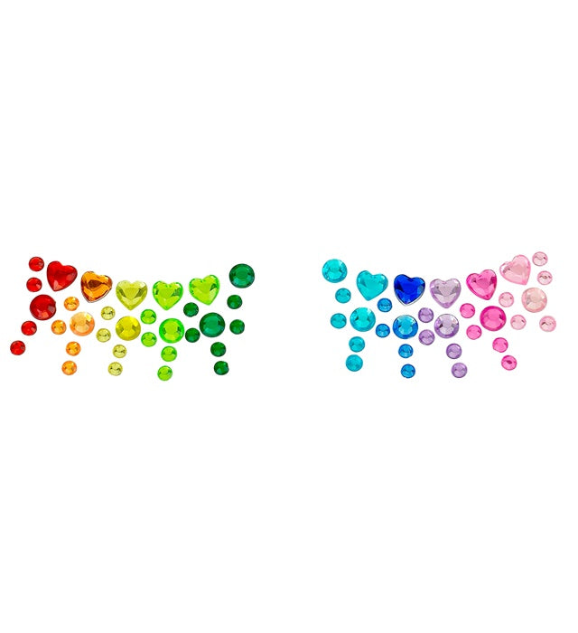Bunte selbstklebende Glitzersteine im Pride-Design auf Gesicht aufgetragen