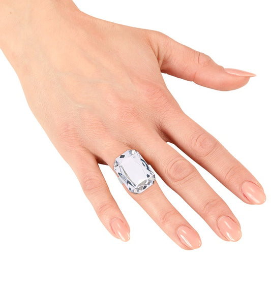Großer Maxi Diamantenring als Fasnacht-Accessoire