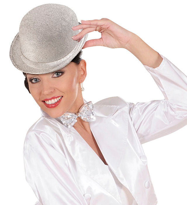 Silberne Lurex Melone aus Filz auf neutralem Hintergrund