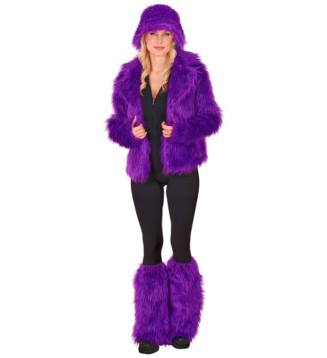 Violette Plüsch Beinstulpen auf weissem Hintergrund