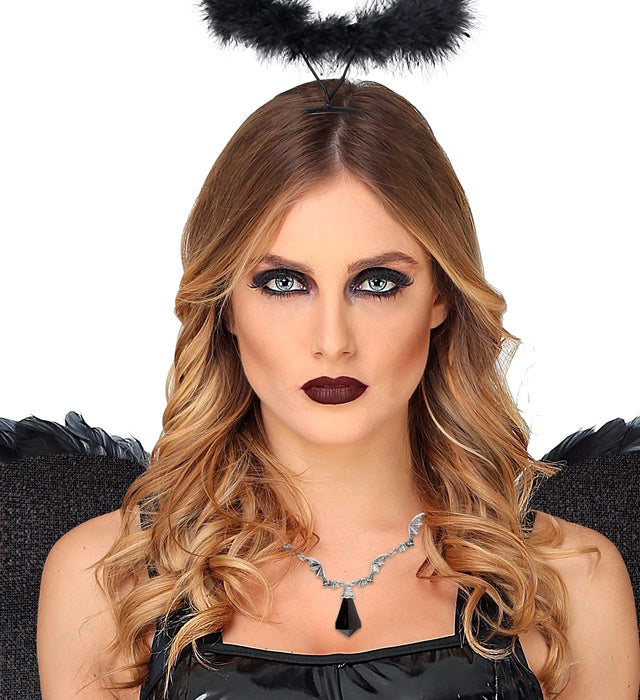 Halskette mit filigranem Fledermaus-Anhänger und schwarzem Schmuckstein