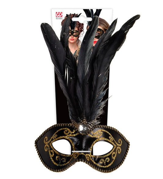 Schwarze Augenmaske mit goldenen Verzierungen, Stein und Federn auf weißem Hintergrund