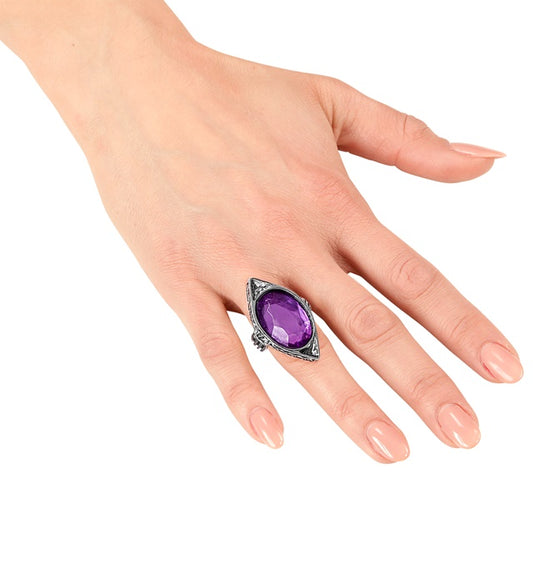 GOTISCHER RING MIT VIOLETTEM EDELSTEIN Violett / Lila