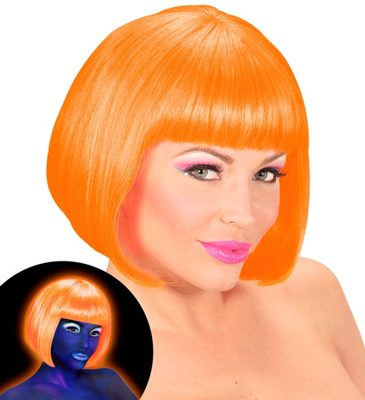 Neonorange Perücke Valentina auf weißem Hintergrund, leuchtendes Kostümzubehör für Fasnacht