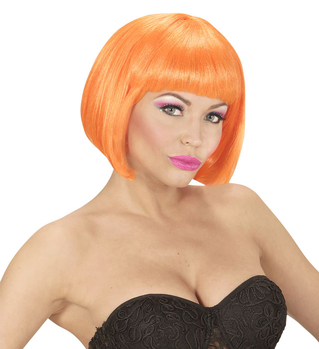 Neonorange Perücke Valentina auf weißem Hintergrund, leuchtendes Kostümzubehör für Fasnacht