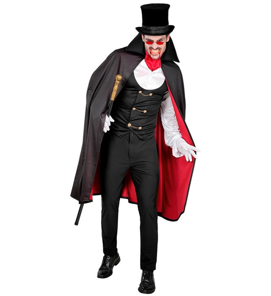 Vampir-Kostüm mit Hemd, Weste, Jabot und Umhang auf weissem Hintergrund
