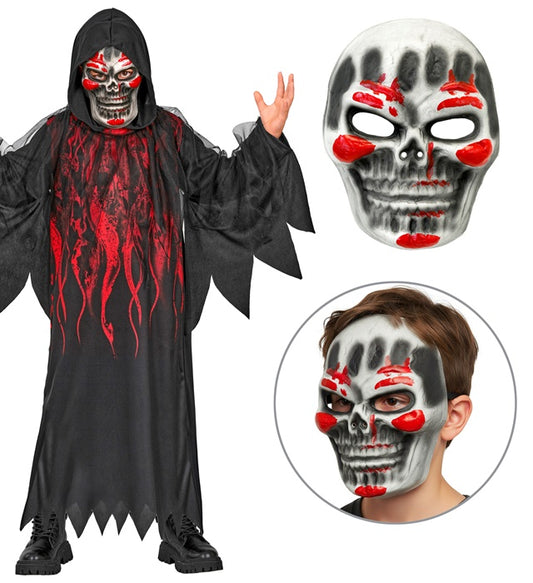 Teuflischer Sensemann mit schwarzer Kapuzenrobe und Maske auf Fasnacht