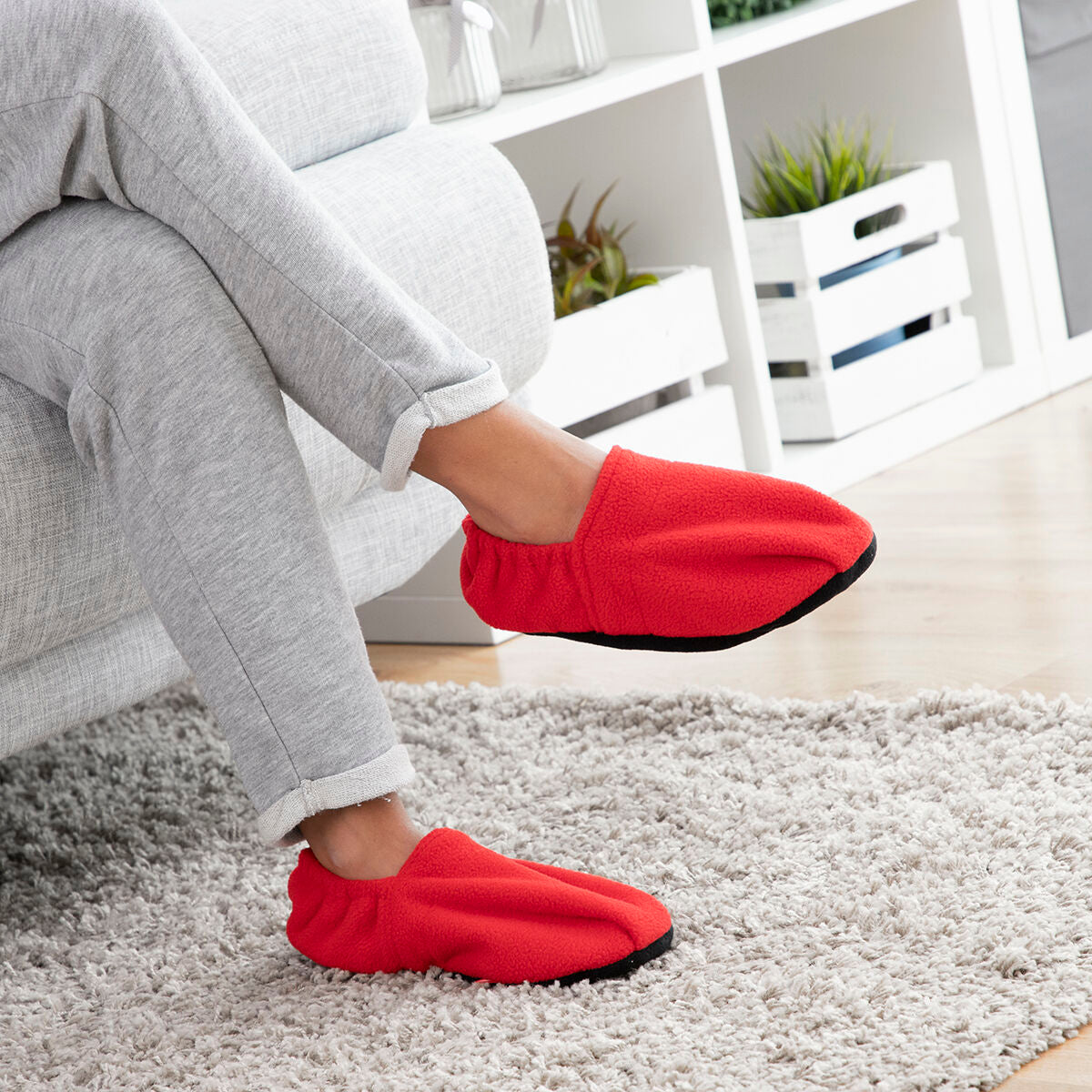 InnovaGoods Rote mikrowellenwärmbare Hausschuhe mit herausnehmbaren Tonperlen-Säckchen – Ansicht 8