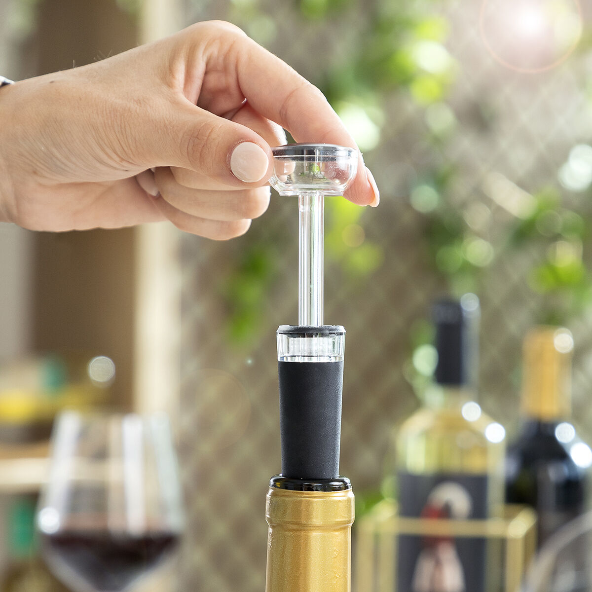 InnovaGoods elektrischer Korkenzieher mit 4-teiligem Weinzubehör-Set – Ansicht 8