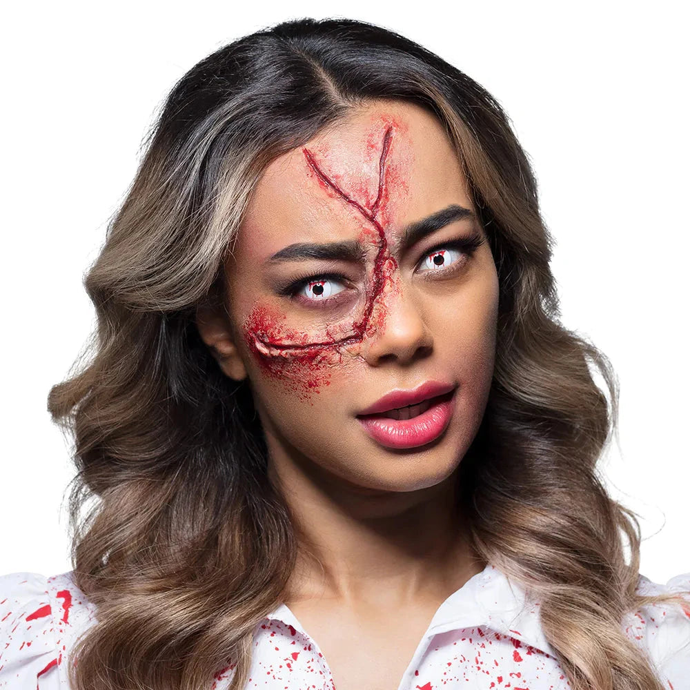 Rote Kontaktlinsen mit blutigen Effekten für gruselige Looks an Halloween oder Cosplay-Events.