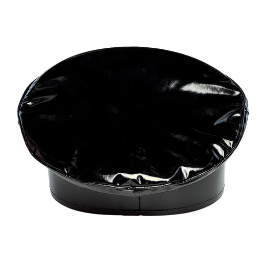 Schwarze Mütze aus Acryl mit Metallspikes und niedrigem Schirm, ideal für Partys.