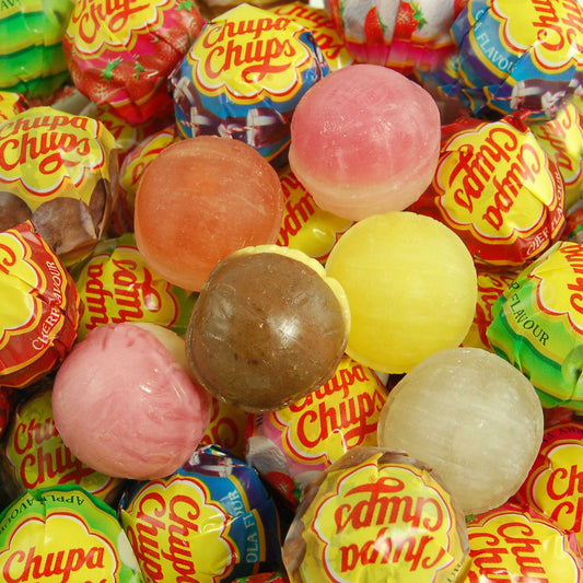 Bunte Chupa Chups Lollipops in einem kompakten, drehbaren 200 Stück Display.