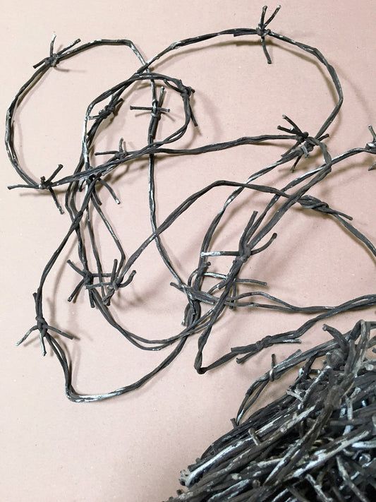 Festartikel Müller Plastik Stacheldraht – Flexibel, 10m Länge - sichere Fasnachtsdekoration