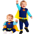 "SUPER BABY" (Overall mit Umhang) – Vorderansicht