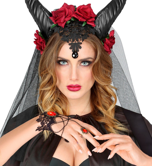 Schwarzes Spitzenarmband mit rotem Edelstein und verstellbarem Klettverschluss.