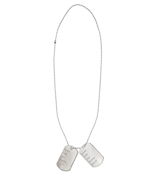 Edelstahl-Kette mit zwei gravierten Militär-Dog-Tags, 60 cm lang.