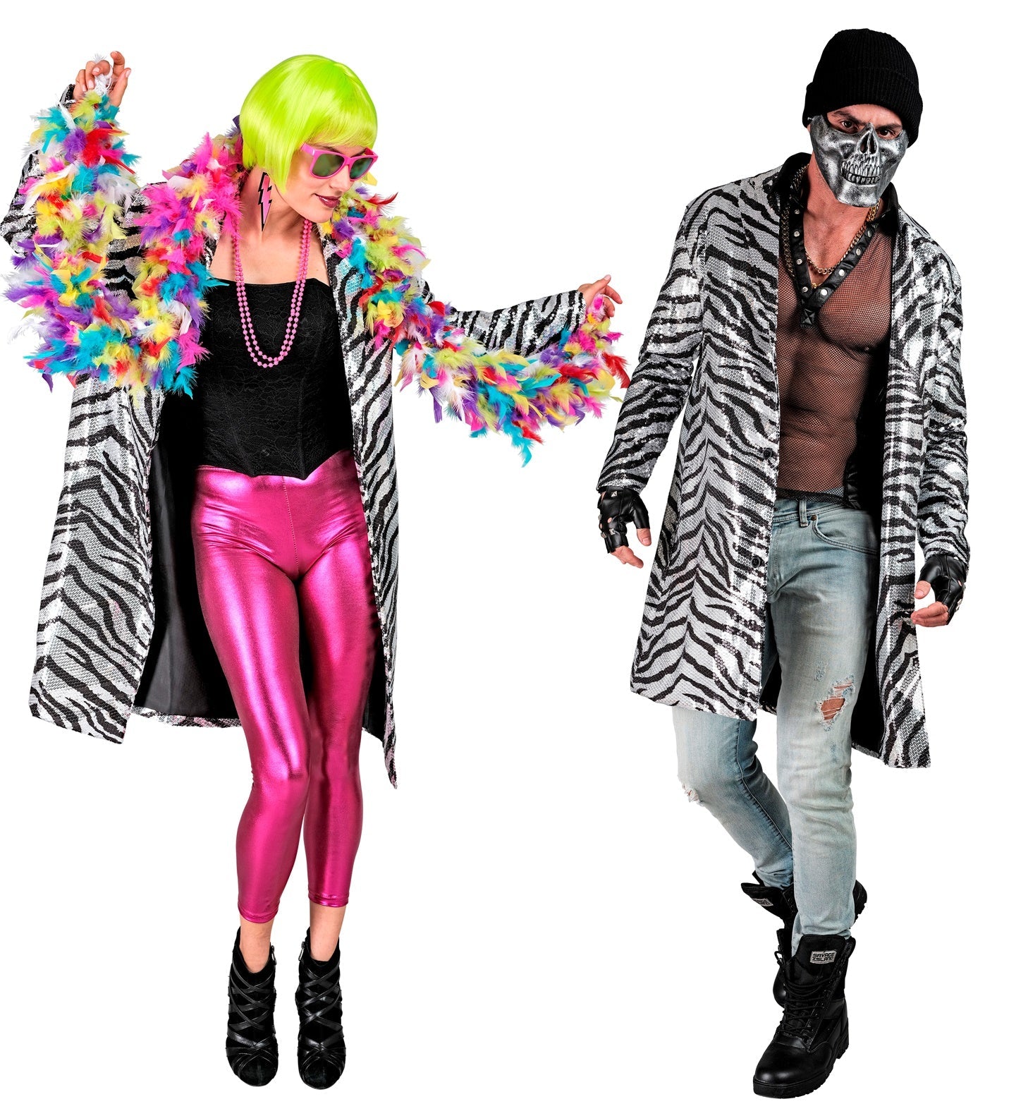 Herren Pailletten-Mantel mit Zebramuster, getragen von einem Mann in Lederjacke und Jeans.