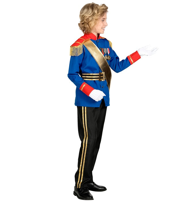Prinz Charming Kostüm mit Jackett, Hose, Gürtel und Schärpe auf weißem Hintergrund