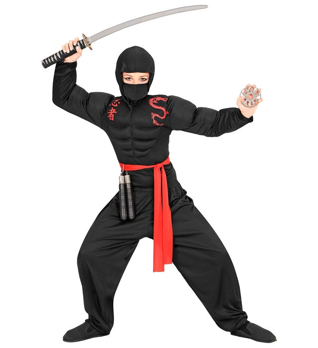 Super Muskel Ninja Kostüm mit Muskelshirt, Kapuze, Maske und Hose auf weißem Hintergrund