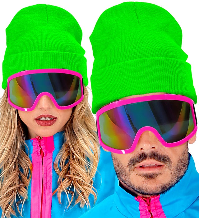 Neon-grüne Beanie Mütze in Wolloptik auf weißem Hintergrund