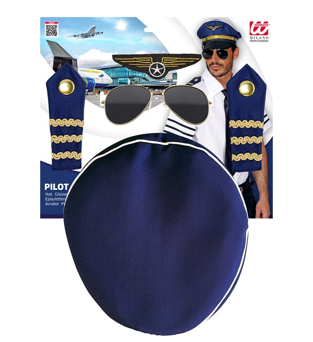Pilot Set mit Mütze, Pilotenbrille, Epauletten und Abzeichen auf weißem Hintergrund