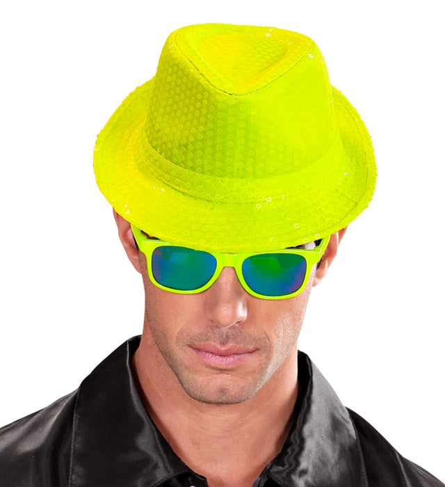Neon gelber Fedora Hut mit glitzernden Pailletten für Fasnacht