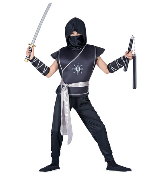 Ninja-Kostüm Set mit Weste, Hose, Gürtel, Armschonern und Maske auf weißem Hintergrund