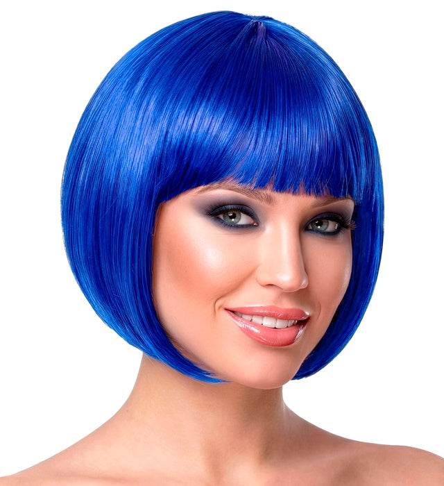 Leuchtend blaue Perücke auf weißem Hintergrund – Fasnacht und Karneval Accessoire