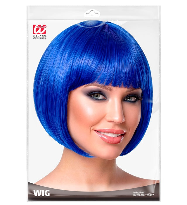 Leuchtend blaue Perücke auf weißem Hintergrund – Fasnacht und Karneval Accessoire