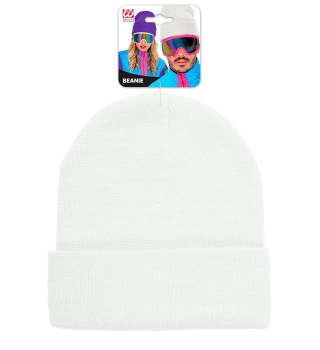 Weisse Beanie Mütze in Wolloptik auf neutralem Hintergrund