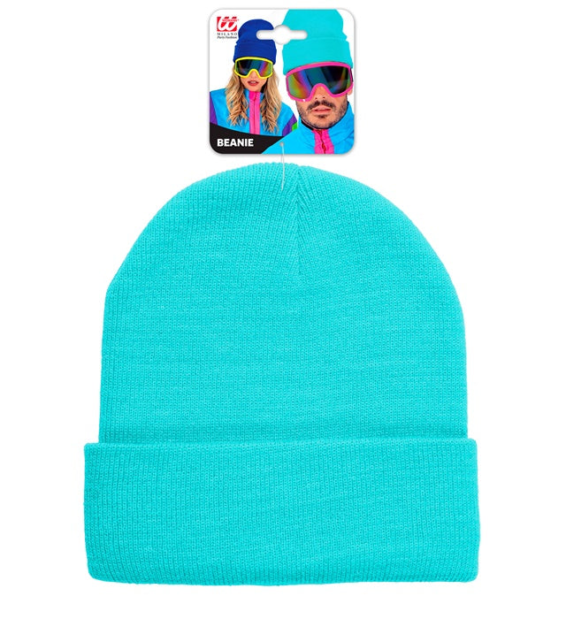 Hellblaue Beanie Mütze in Wolloptik auf neutralem Hintergrund