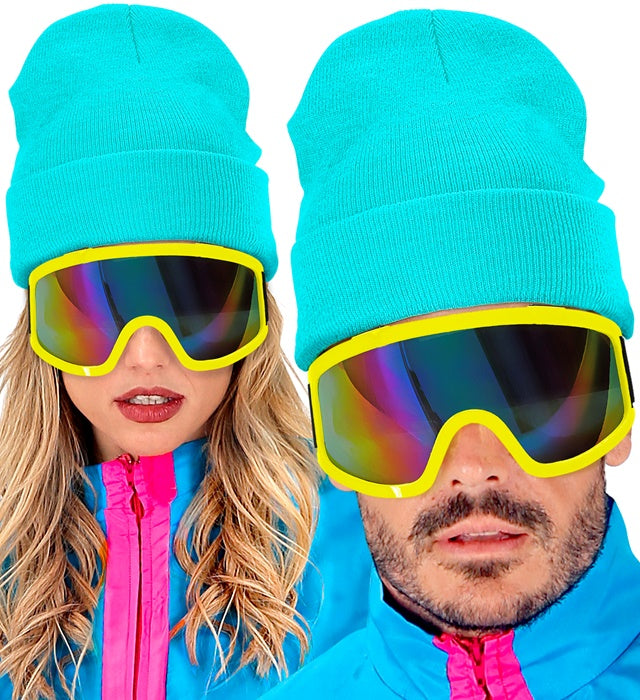Hellblaue Beanie Mütze in Wolloptik auf neutralem Hintergrund
