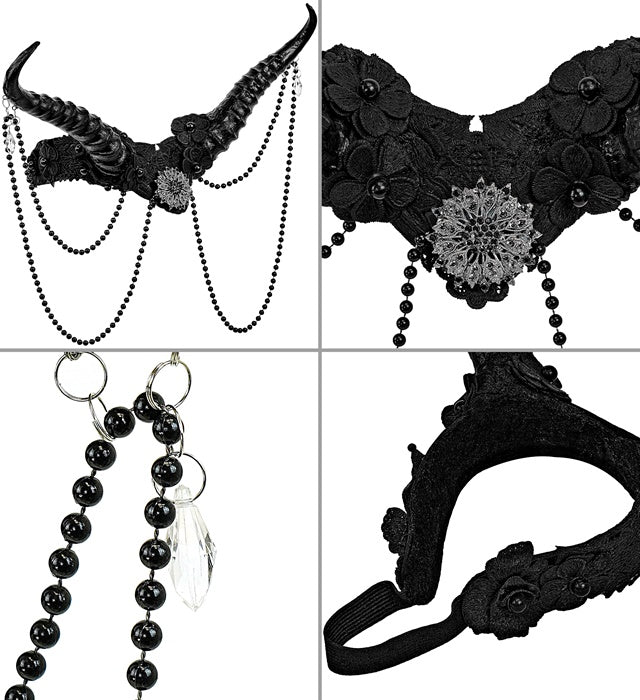 Schwarze Hörner Kopfschmuck auf schwarzem Hintergrund