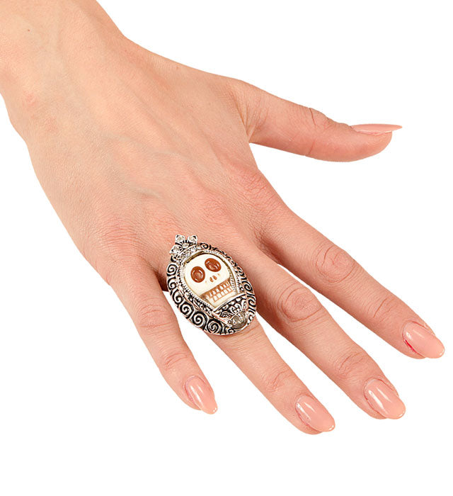 Silberner Ring mit weißem Totenkopf und funkelndem Strass