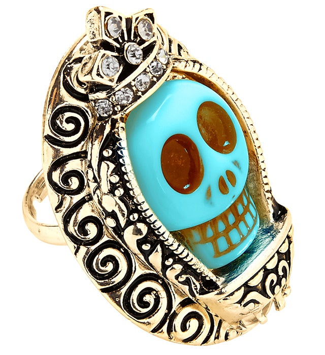 Goldener Ring mit hellblauem Totenkopf und funkelnden Strasssteinen