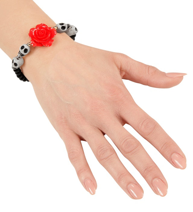 Armband mit roter Rose und weißen Totenköpfen, verziert mit Perlen