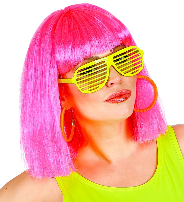 Neon-orange Ohrringe als Fasnacht-Accessoire