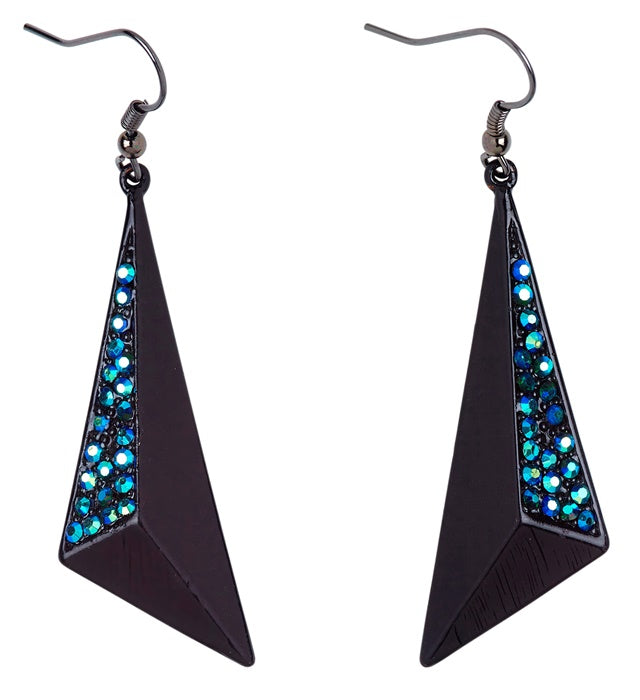 Schwarze und saphirblaue Strassohrringe als festliches Accessoire
