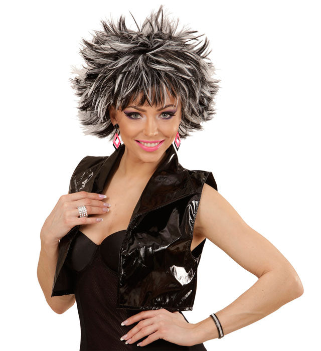 Schwarzes Lederarmband mit Metallspikes als Accessoire für Fasnacht und Karneval