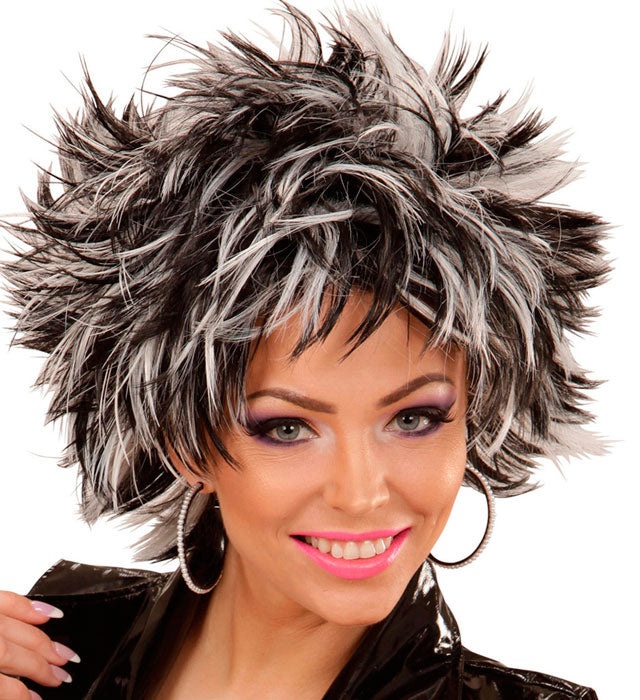 Schwarze Ohrhänger mit Perlen besetzt – elegantes Fasnacht-Accessoire